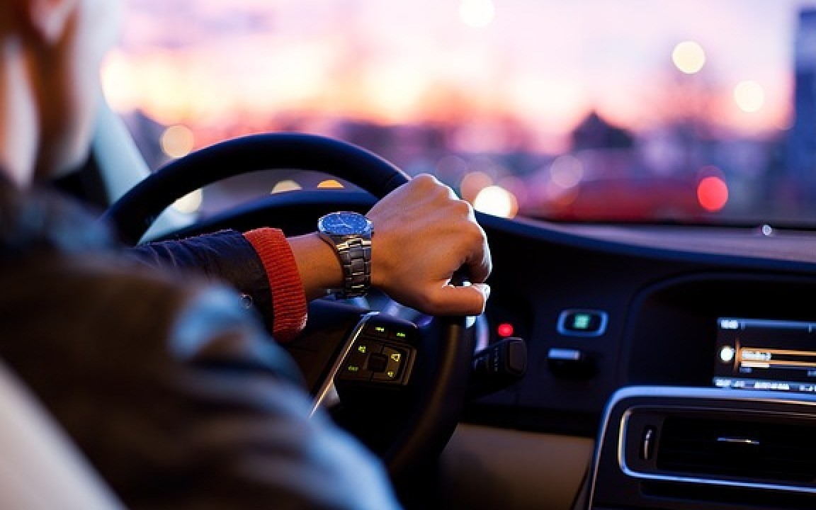 7 hábitos de conducción para cuidar tu vehículo y bolsillo